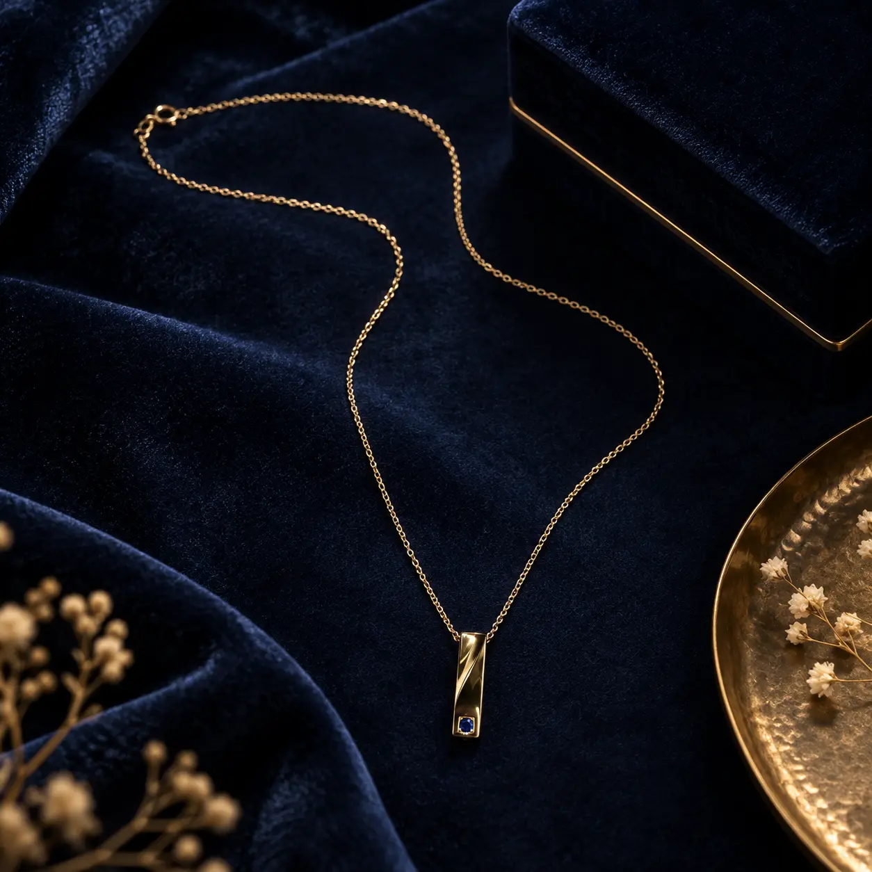 گردنبند طلا مینیمال طرح شمش هندسی